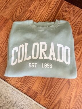 Colorado Logo Crewneck Sweater in Sage Green